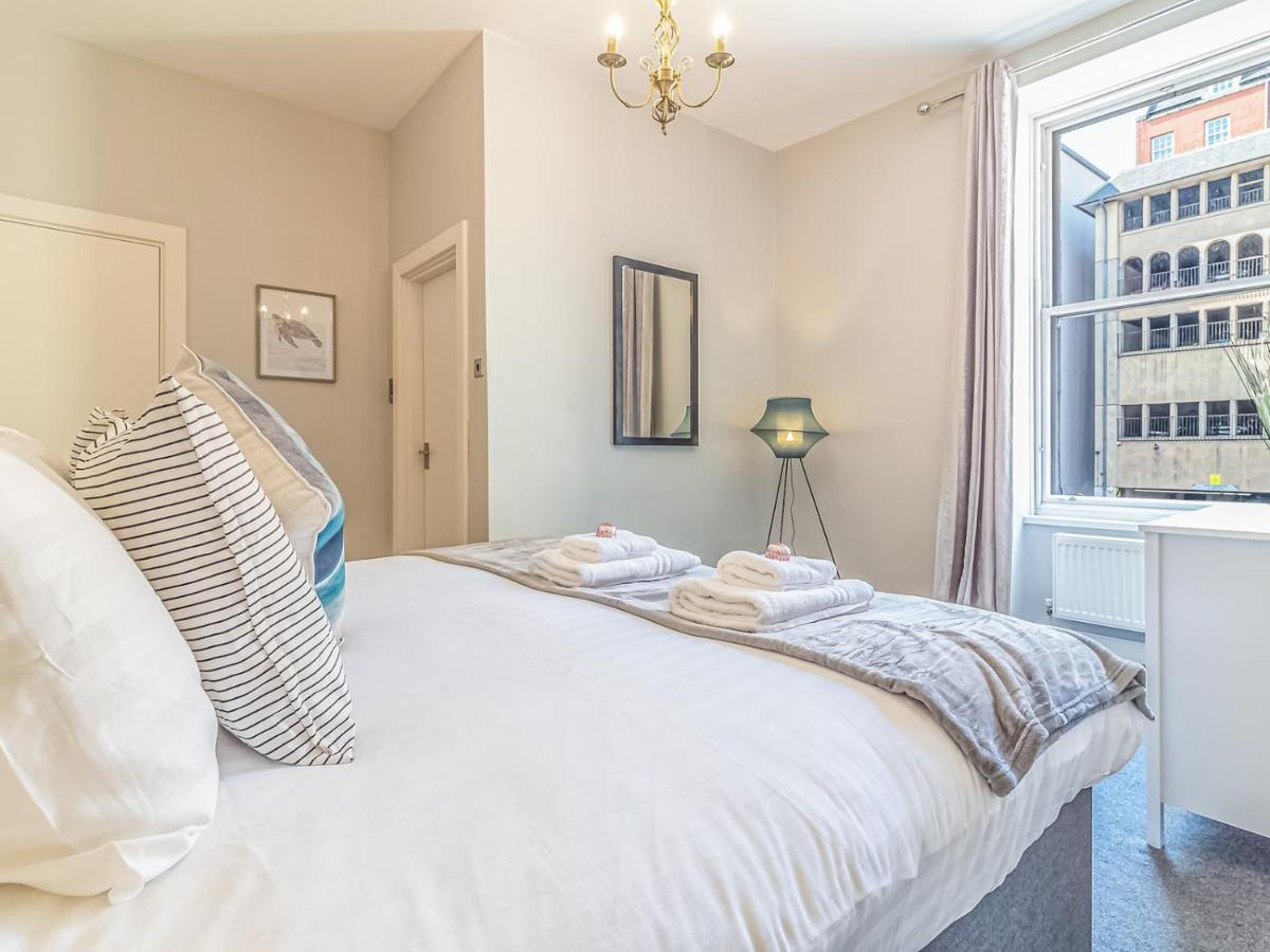 Pass The Keys Spacious And Homely Flat On The Royal Mile Edinburgh Exterior photo