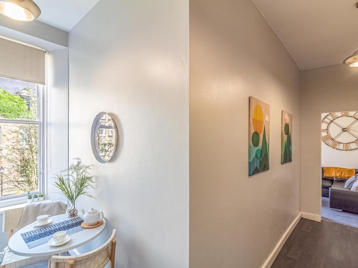 Pass The Keys Spacious And Homely Flat On The Royal Mile Edinburgh Exterior photo