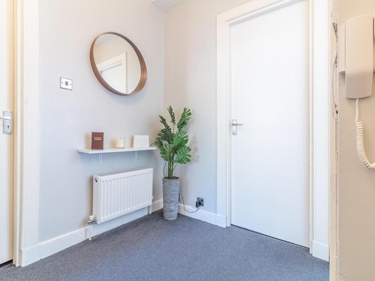 Pass The Keys Spacious And Homely Flat On The Royal Mile Edinburgh Exterior photo