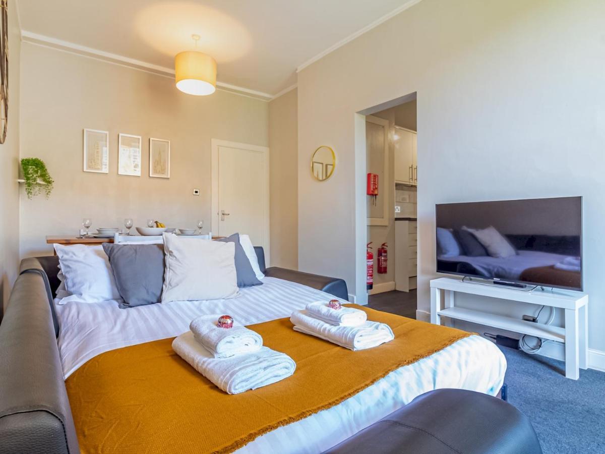 Pass The Keys Spacious And Homely Flat On The Royal Mile Edinburgh Exterior photo