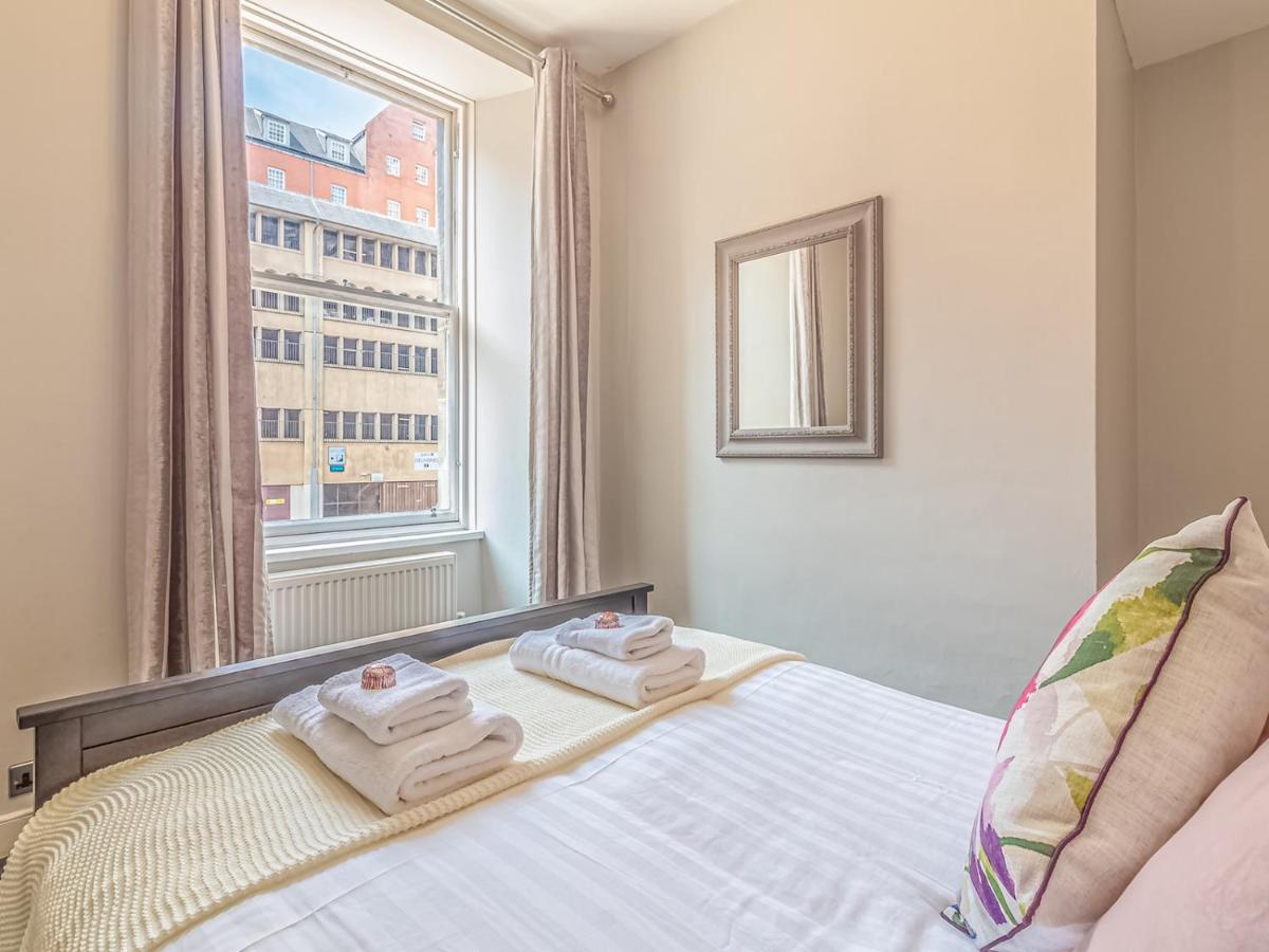 Pass The Keys Spacious And Homely Flat On The Royal Mile Edinburgh Exterior photo
