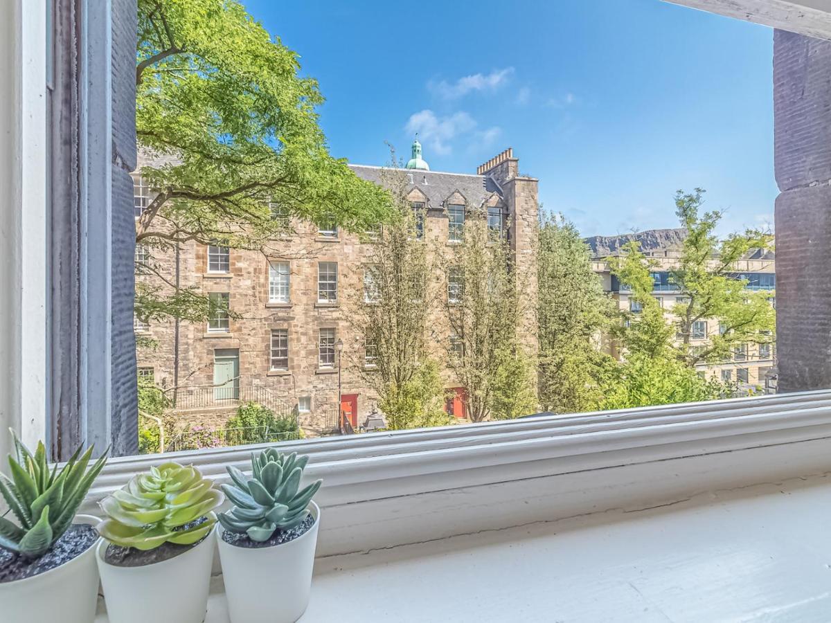 Pass The Keys Spacious And Homely Flat On The Royal Mile Edinburgh Exterior photo